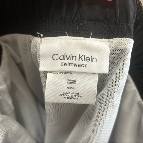 Calvin Klein Men's Black and Yellow Swimtrunks UPF 40+ NWT XL - Picture 8 of 8